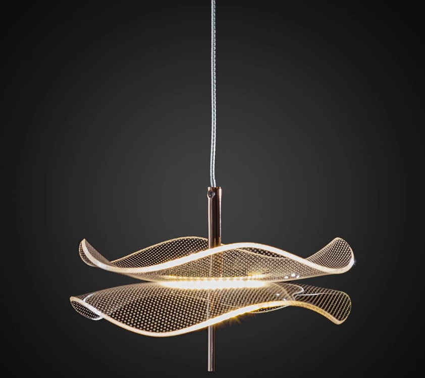 Złota wisząca lampa Mariposa z akrylowym kloszem