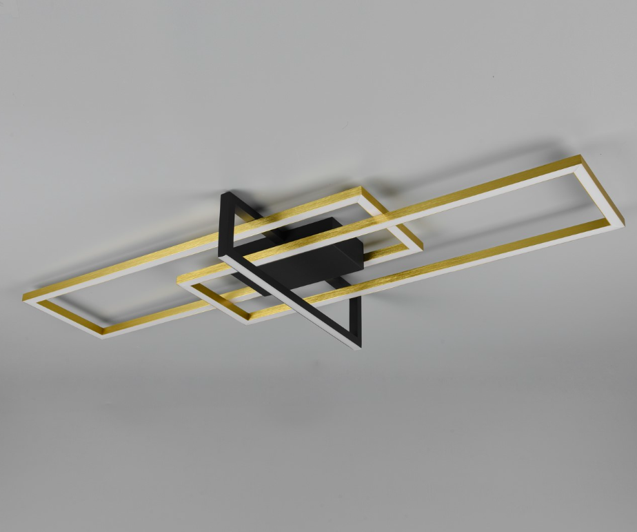 Złoty, płaski żyrandol LED Salinas o mocy 34W i ciepłej barwie światła 3000K