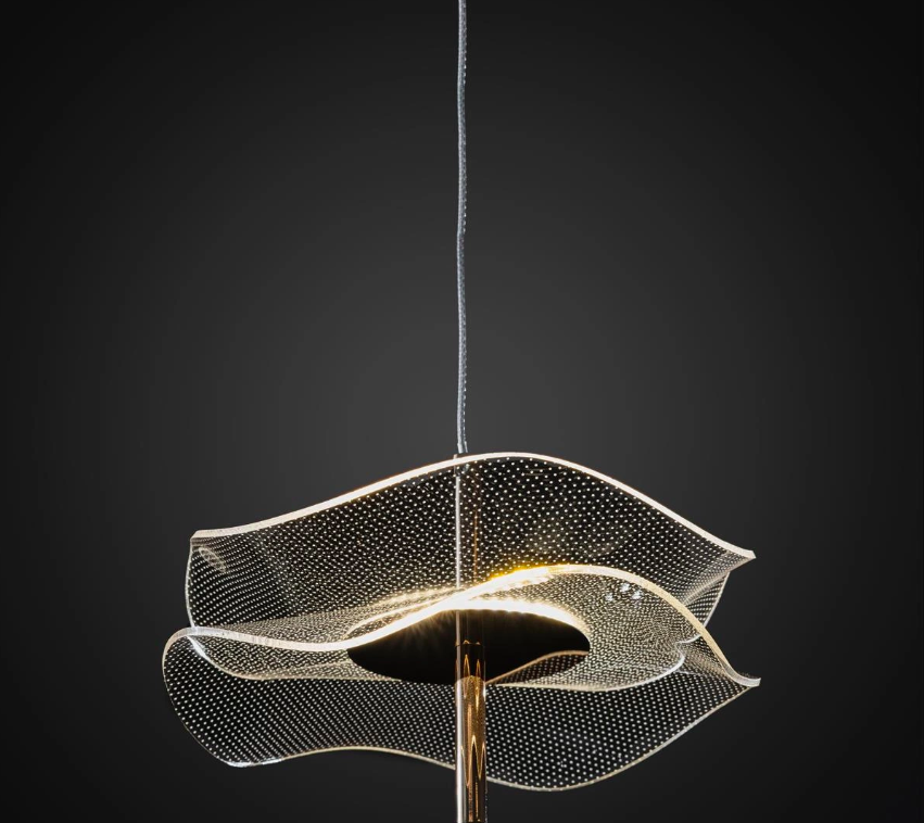 Nowoczesny złoty żyrandol Mariposa LED z akrylowymi kloszami