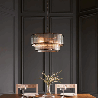 Wiszący żyrandol Art Deco Ridgeton 50 z żebrowanym szklanym kloszem