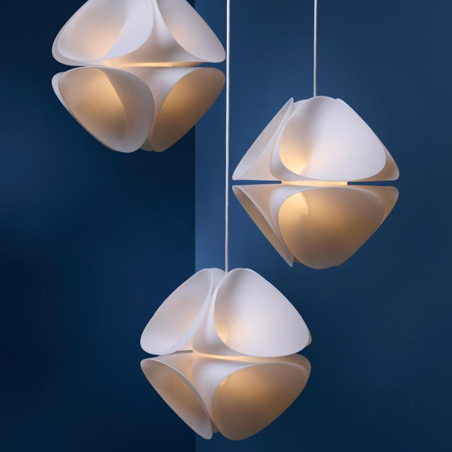 Nowoczesna lampa wisząca Nova z unikalnym kloszem w kształcie stożków wykonanym z półprzezroczystego materiału