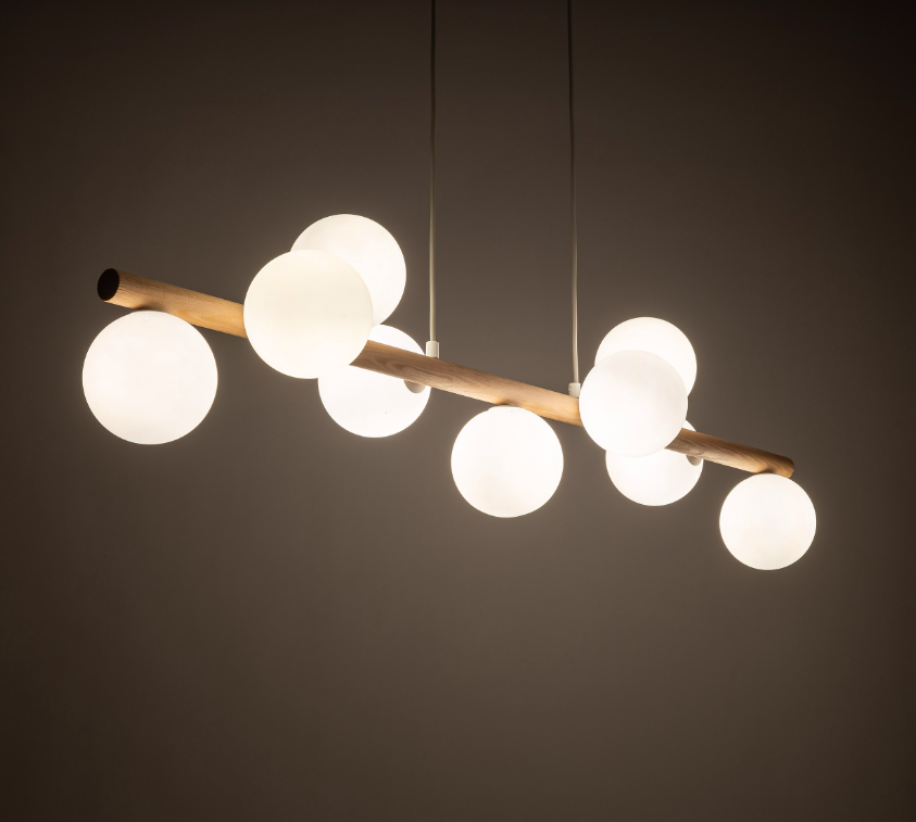 Drewniana lampa wisząca Estera 9 z białymi kloszami
