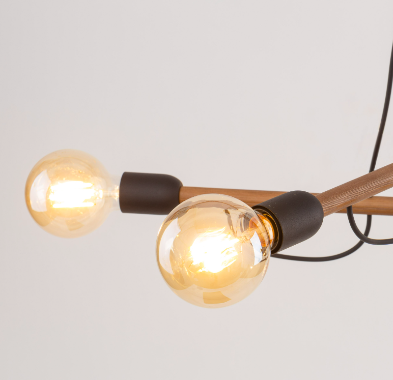 Drewniany żyrandol Helix Wood 4 - idealny do wnętrz w stylu loftowym