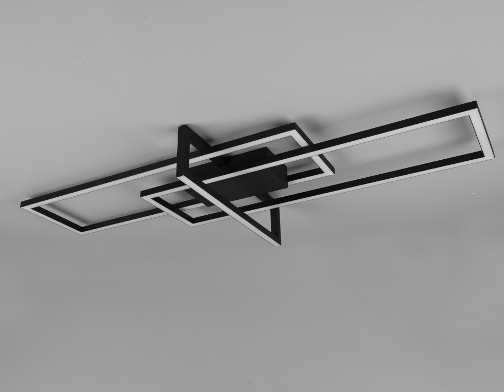 Duża czarna lampa sufitowa LED Salinas o mocy 34W i barwie światła 3000K