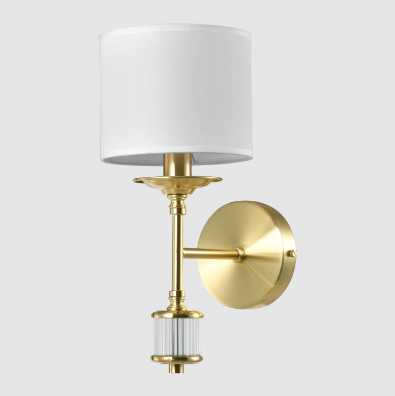 Elegancki złoty kinkiet Sutton z kryształowego szkła i abażurem