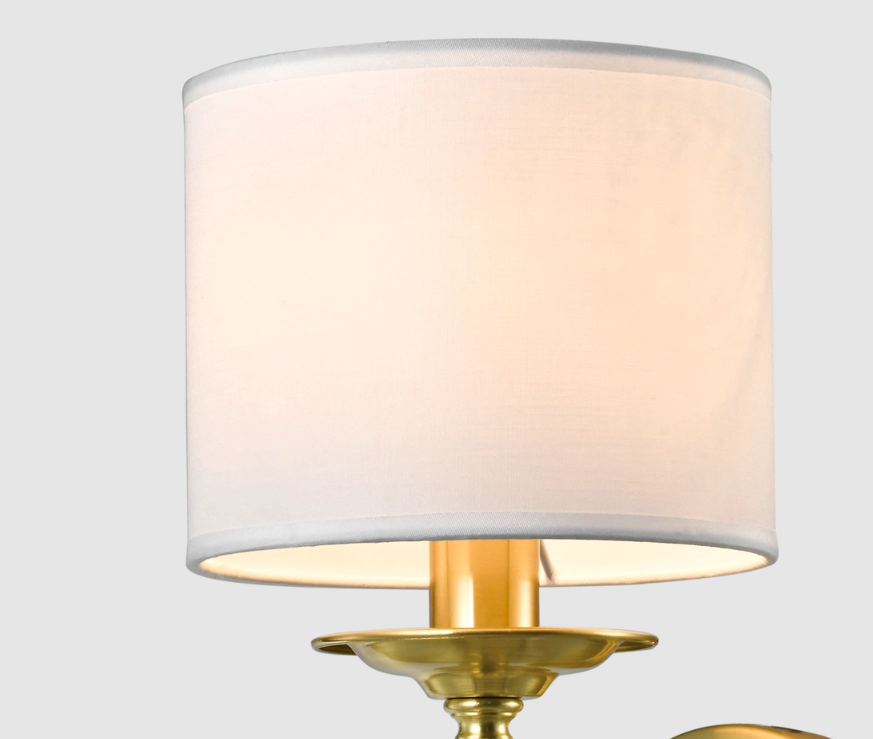 Elegancki złoty kinkiet Sutton z kryształowego szkła i abażurem