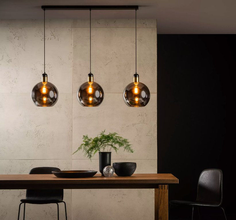 Lampa wisząca Julius 3 z nowoczesnymi dymionymi kloszami