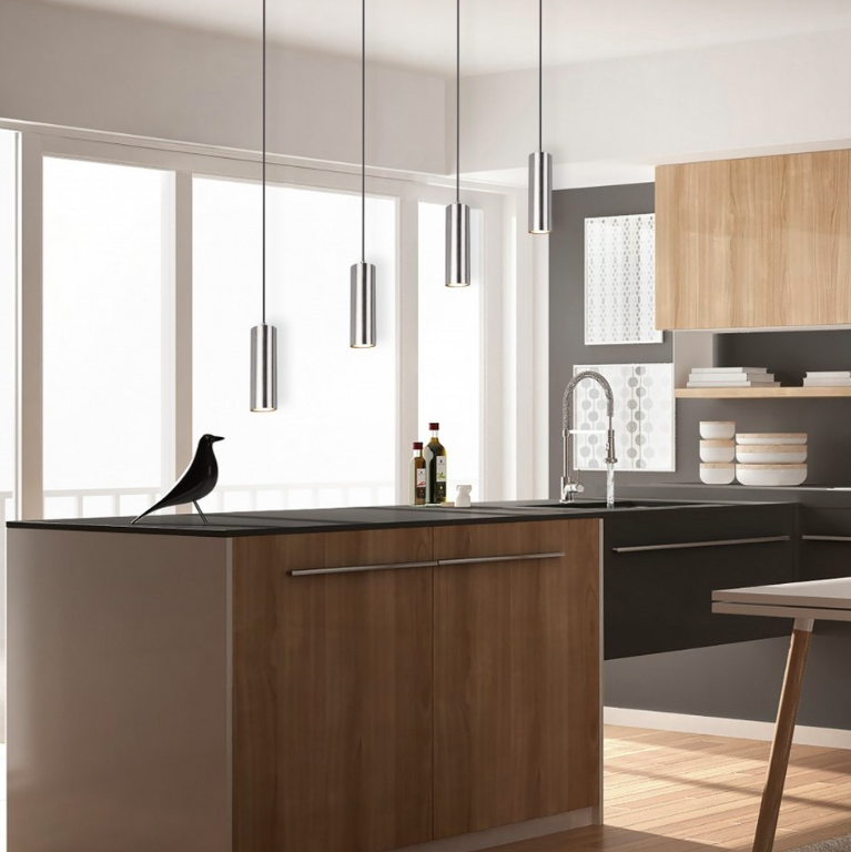 Srebrne, wiszące tuby nad wyspą Marley to lampa z czterema punktami świetlnymi