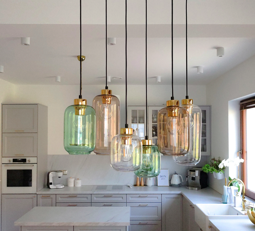 Wiszący żyrandol Marco 6 ze szklanymi, kolorowymi kloszami