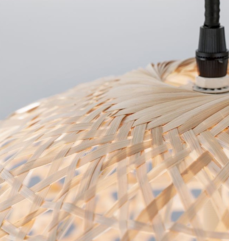 Lampa wisząca Nayora 40 z bambusa w naturalnym kolorze do salonu