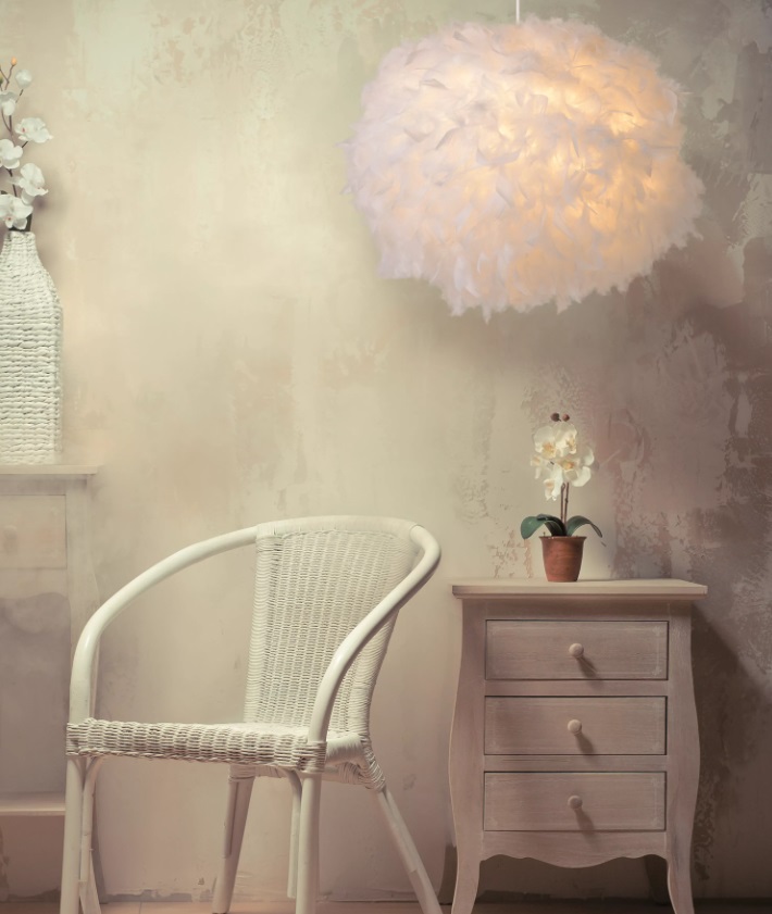 Wisząca lampa Goosy 50 z białym pierzastym abażurem z bawełny
