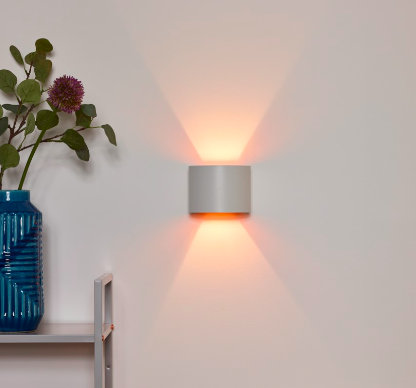 Nowoczesny biały kinkiet XIO z dekoracyjnym światłem