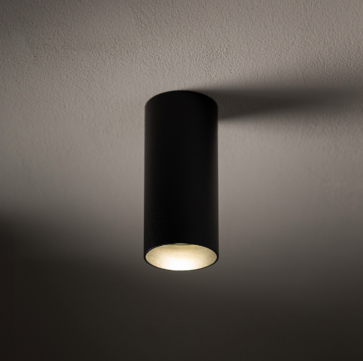 Lampa sufitowa natynkowa MONO w kolorze czarnym