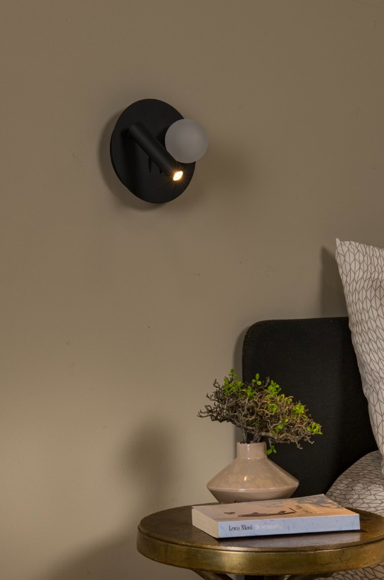 Kinkiet LED Matiz w czarnym kolorze – okrągła kula z reflektorem i portem USB