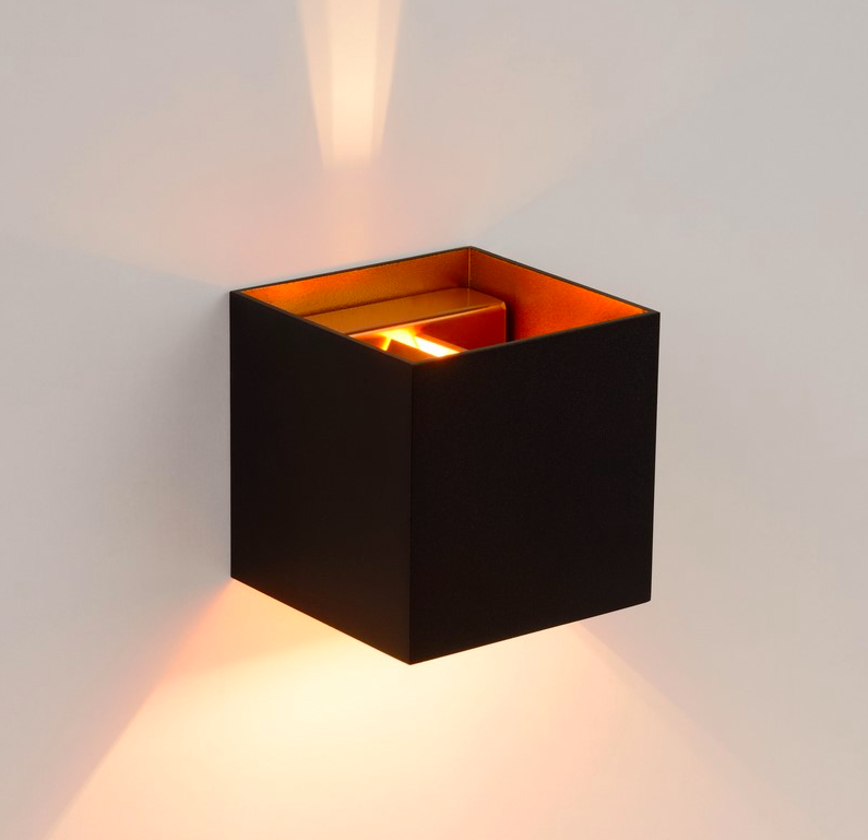 Kinkiet XIO czarny kwadratowy z dwukierunkowym światłem – idealny na korytarz