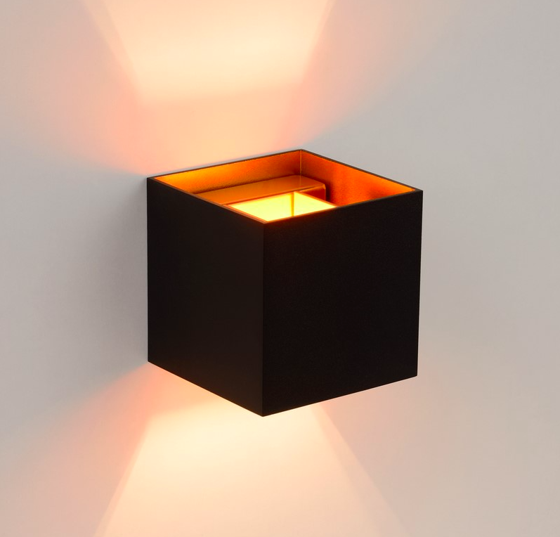 Kinkiet XIO czarny kwadratowy z dwukierunkowym światłem – idealny na korytarz