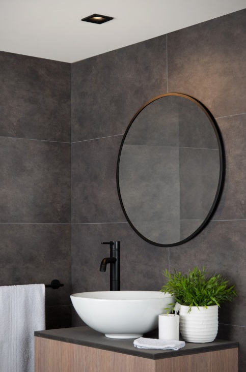 Czarne aluminiowe oczko sufitowe Ziva kwadratowe IP44