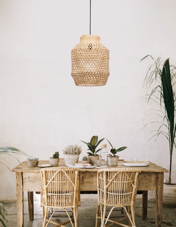 Lampa wisząca Nayora 35 z bambusa w stylu boho do zawieszenia nad stołem