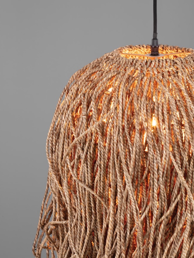 Zwieszana lampa Maroya w boho stylu z plecionej trawy