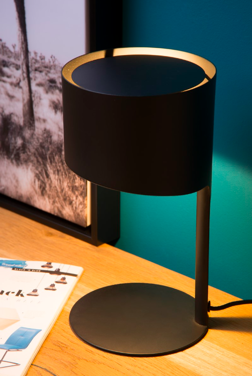 Lampka stołowa Knulle w nowoczesnym stylu – idealna na biurko lub szafkę