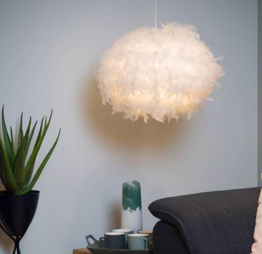 Wisząca lampa Goosy 50 z białym pierzastym abażurem z bawełny