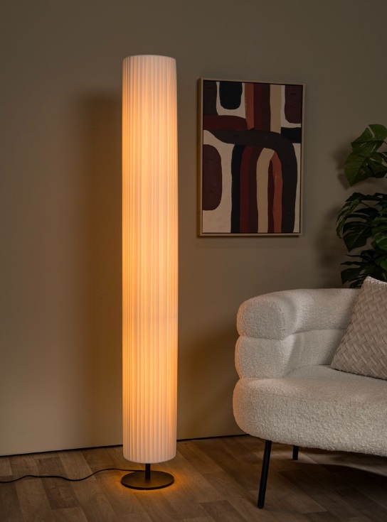 Lampa stojąca Fold w kolorze białym z plisowanym kloszem, wysokość 160 cm