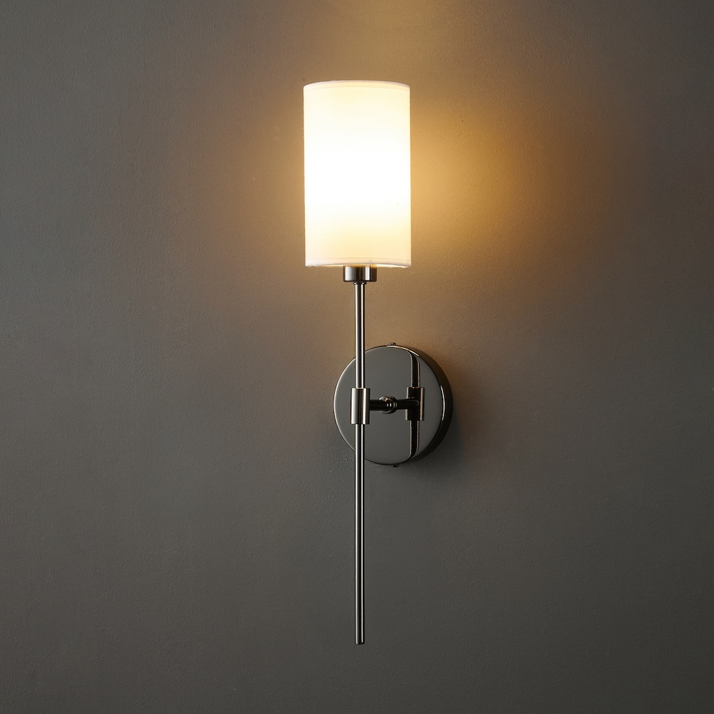 Kinkiet Darling w czerni z połyskiem i białym kloszem – styl modern classic