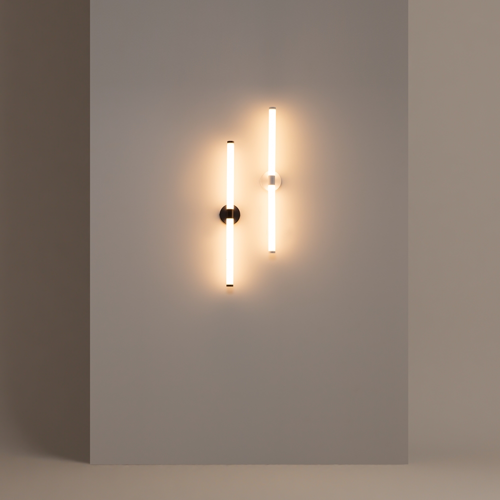 Kinkiet Axis w czarnym wykończeniu z długą mleczną tubą