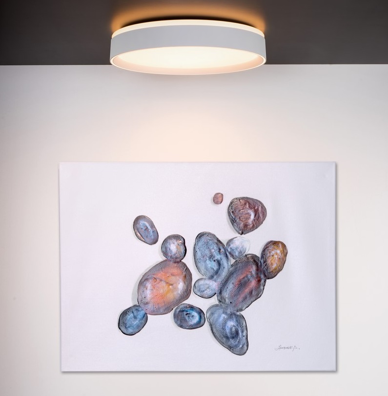 Biała lampa sufitowa Nuria 30 o mocy 18W i ciepłej barwie światła 2700K