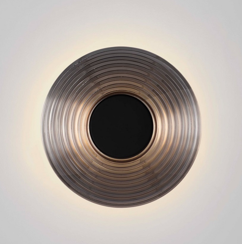 Calbelle w czerni – elegancki kinkiet z subtelnym oświetleniem