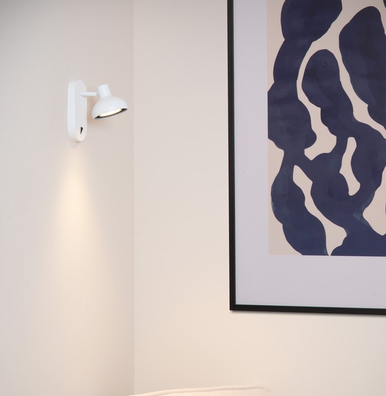 Kinkiet Sensas w kolorze białym z włącznikiem do sypialni