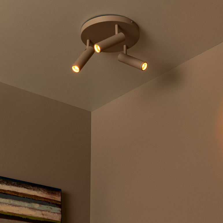 Lampa sufitowa Grado 3 w kolorze beżowym z trzema tubami reflektorowymi