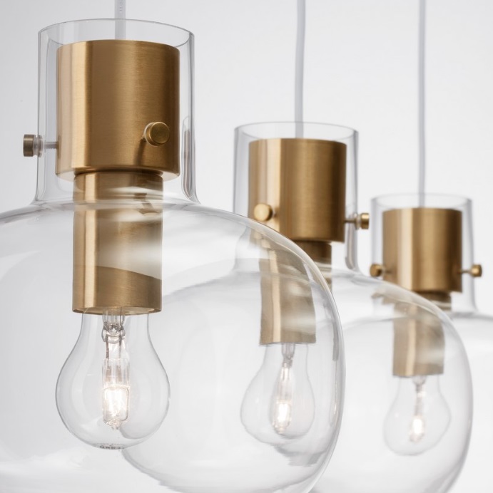 Złota lampa wisząca Mellu 3 z trzema punktami świetlnymi nad wyspę – klasyczny styl