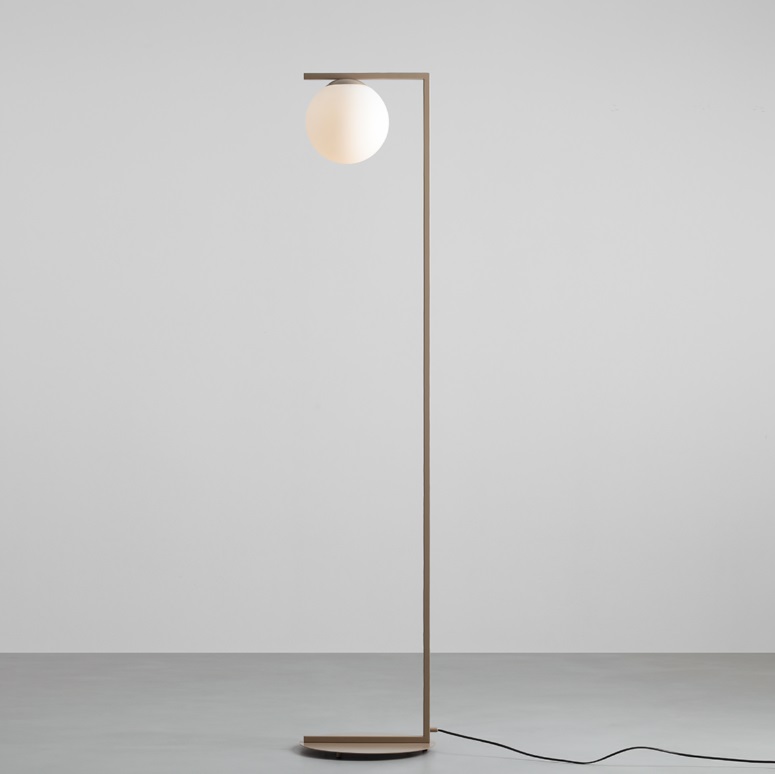 Lampa podłogowa Zac w kolorze beżowym o geometrycznym kształcie