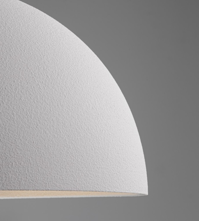 Biała zwieszana lampa Cluora Luce z chropowatą fakturą – idealna nad stół