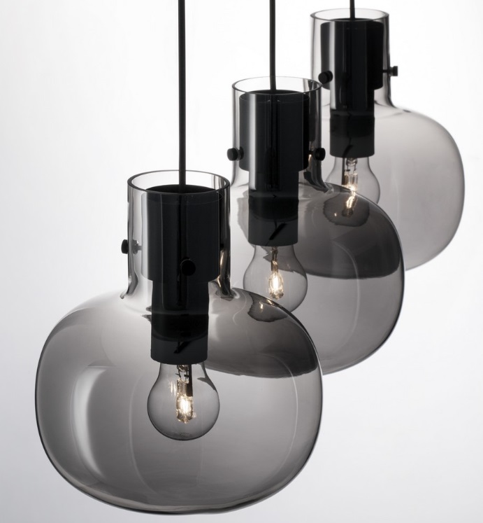 Lampa wisząca Mellu 3 w czarnym wykończeniu z dymionym szkłem – idealna nad stół