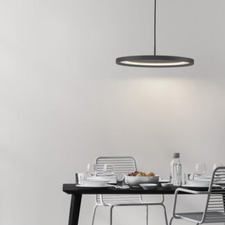 Lampa wisząca LED Neru w kolorze czarnym – płaski model nad stół