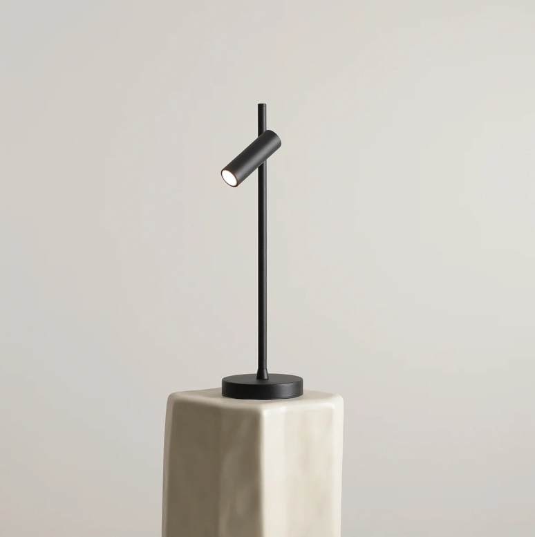 Nowoczesna lampka stołowa TREVO w kolorze czarnym