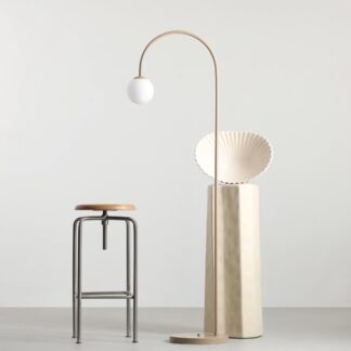 Elegancka beżowa lampa stojąca Una w kształcie łuku