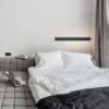Ozdobny kinkiet LED Yomi 60 w kolorze czarnym do sypialni