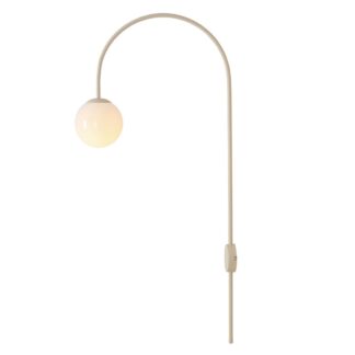 Kinkiet Una na łuku w kolorze kremowo-białym ze szklaną kulą