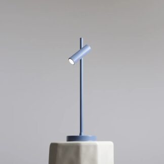 Regulowana lampka TREVO w kolorze niebieskim do gabinetu i biura