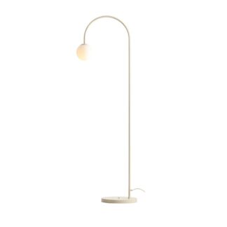 Stylowa lampa podłogowa Una w kremowym kolorze z kulistym kloszem na wygiętym ramieniu