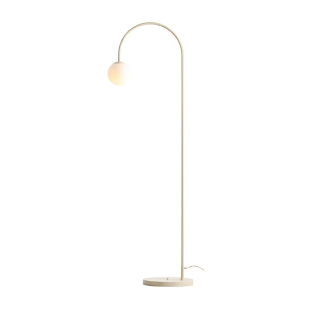 Stylowa lampa podłogowa Una w kremowym kolorze z kulistym kloszem na wygiętym ramieniu