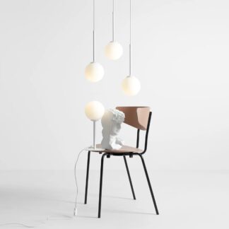 Lampa sufitowa Bosso Ring 3 z trzema białymi kloszami do salonu