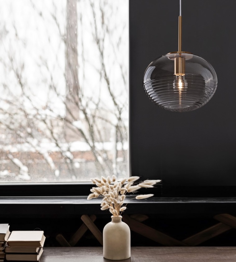 Wisząca lampa Quina 28 ze szkła w kolorze klasycznego złota