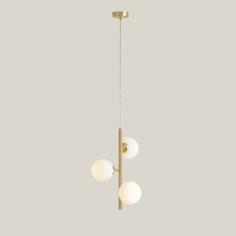 Wisząca lampa Fin S 34 w złotym kolorze – idealna nad szafkę do sypialni