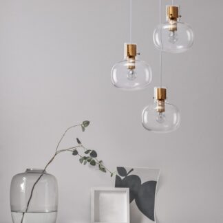 Żyrandol wiszący Mellu 3 w złotym kolorze z przezroczystymi kloszami do salonu