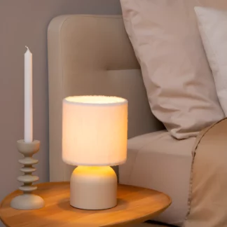 Lampka nocna z beżowej wełny Woolly do sypialni