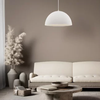 Cluora – wisząca lampa w białym kolorze z matową, chropowatą powierzchnią